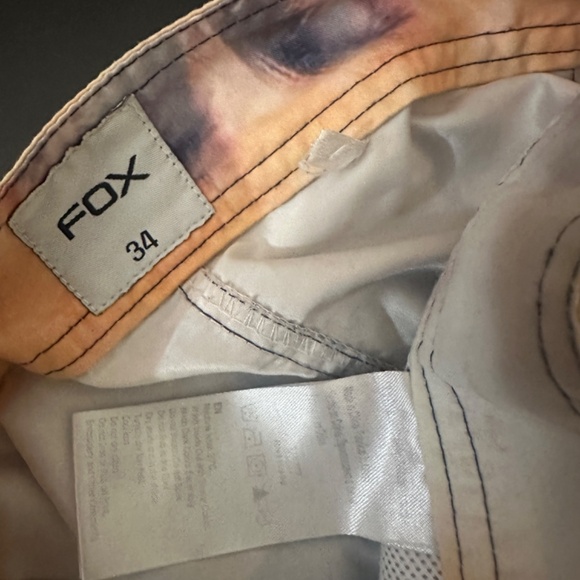 Fox Swim Trunks 34" waist 7.5" inseam Gently worn 100% polyester External lacing - Picture 4 of 4